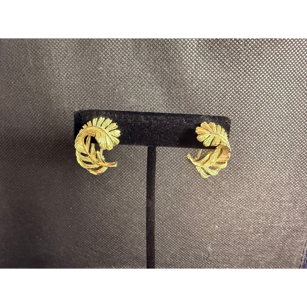 Vintage Gold Leaf Swirl Clip‑On Earrings – Textured Overlapping Design